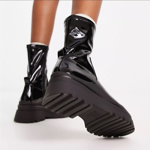 Aldo Bigshot Bootie size 7.5 Black Patent Vegan Leather Chunky Chelsea platform - Picture 9 of 16
